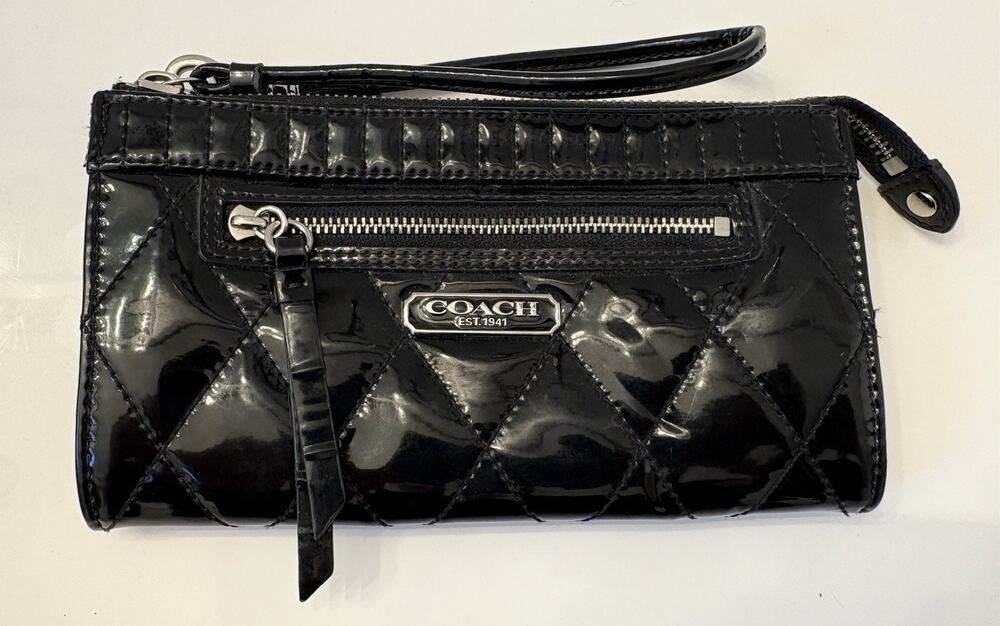 Coach Black Quilted Patent Leather Wristlet Glossy Diamond Pattern
